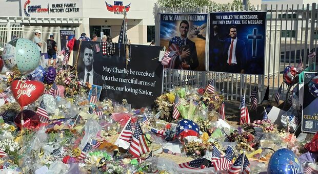 https://statics.cedscdn.it/photos/MED/2025/09/21/9080815_21093250_charlie_kirk_1.jpg
