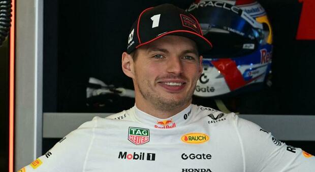 Max Verstappen sorride a Baku