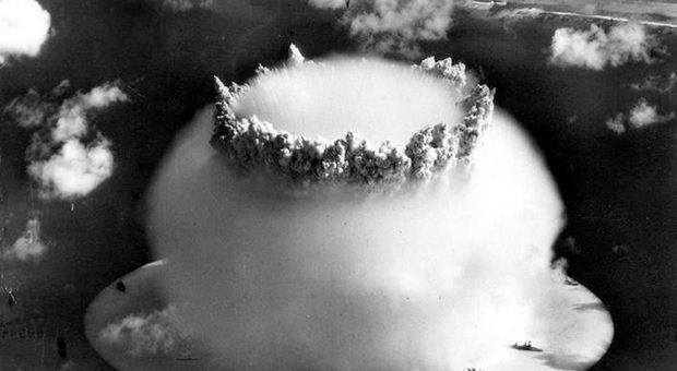 https://statics.cedscdn.it/photos/MED/2025/09/23/9084517_23151611_bomba_nucleare.jpg
