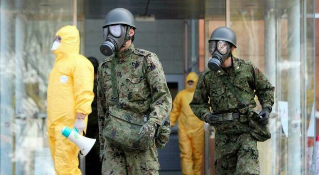 Rischio guerra mondiale, cosa fare nei primi 10 minuti di un eventuale attacco nucleare: il kit d'emergenza e gli errori da evitare. L'analisi degli esperti