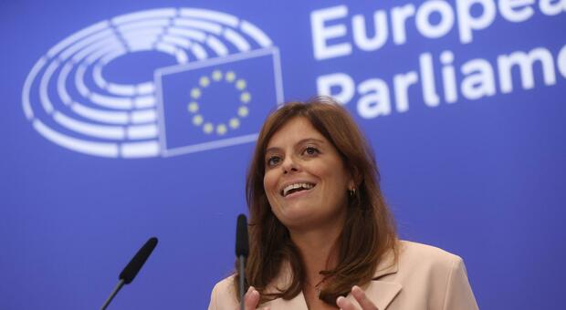 https://statics.cedscdn.it/photos/MED/2025/09/24/9086770_24113129_ilaria_salis_oggi.jpg