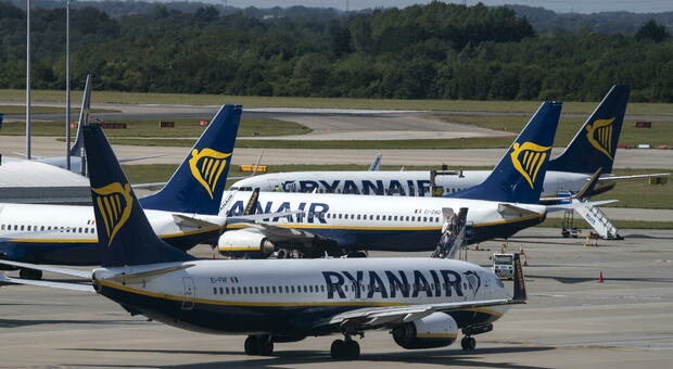 https://statics.cedscdn.it/photos/MED/2025/09/24/9087085_24165552_ryanair.jpg