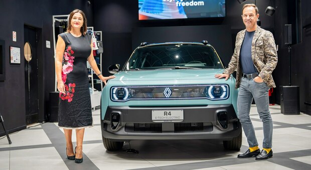 https://statics.cedscdn.it/photos/MED/2025/09/25/9089028_25150350_renault_milano_fashion_week.jpg