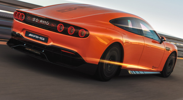 La Mercedes-AMG GT XX durante il record sul circuito di Nardò