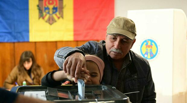 https://statics.cedscdn.it/photos/MED/2025/09/28/9094741_28113133_elezioni_moldavia.jpg