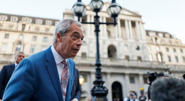 https://statics.cedscdn.it/photos/MED/2025/09/28/9094967_28172458_nigel_farage_migranti.jpg