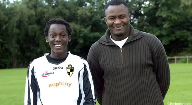 https://statics.cedscdn.it/photos/MED/2025/09/29/9096471_29140854_lukaku_padre_morto.jpg