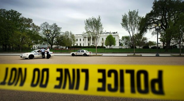 Auto del Secret Service si incendia fuori dalla Casa Bianca, strade chiuse prima dell'incontro tra Trump e Netanyahu