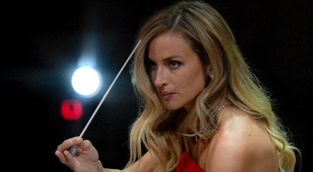 https://statics.cedscdn.it/photos/MED/2025/09/30/9098661_30174710_beatrice_venezi.jpg