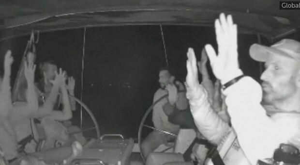 https://statics.cedscdn.it/photos/MED/2025/10/03/9105162_03171327_flotilla_arrestati_come_stanno.jpg