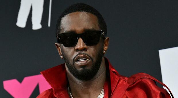 https://statics.cedscdn.it/photos/MED/2025/10/03/9105487_03223144_diddy_sean_combs.jpg
