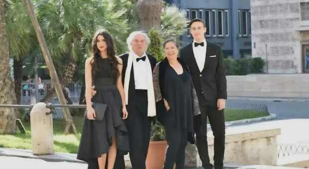 https://statics.cedscdn.it/photos/MED/2025/10/05/9108662_05125248_storaro_moglie.jpg