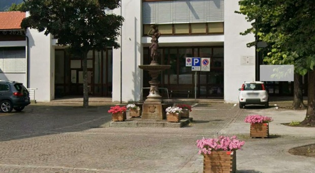 https://statics.cedscdn.it/photos/MED/2025/10/05/9108866_05174757_statua.jpg