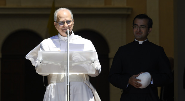 https://statics.cedscdn.it/photos/MED/2025/10/07/9112454_07115659_leone_che_parla_con_segretario.jpg