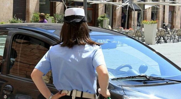 https://statics.cedscdn.it/photos/MED/2025/10/07/9112766_07165258_vigilessa_carmela_suicidio.jpg