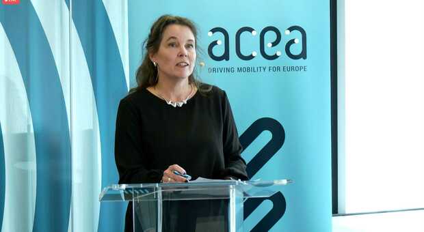 https://statics.cedscdn.it/photos/MED/2025/10/08/9114801_08161823_sigrid_de_vries.jpg