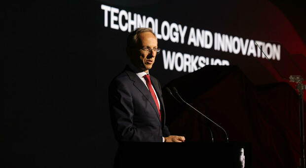 Ferrari elettrica, sveltati i primi dettagli: mille cavalli, quattro motori e una super batteria. Ecco come sarà