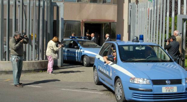 https://statics.cedscdn.it/photos/MED/2025/10/09/9116771_09124152_polizia.jpg