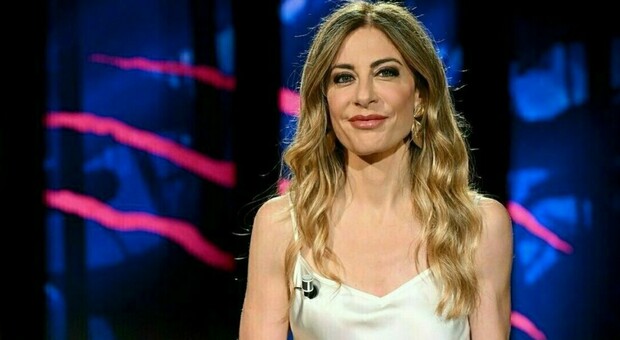 https://statics.cedscdn.it/photos/MED/2025/10/09/9116922_09150240_francesca_fagnani_lite_vigilessa_parcheggio.jpg
