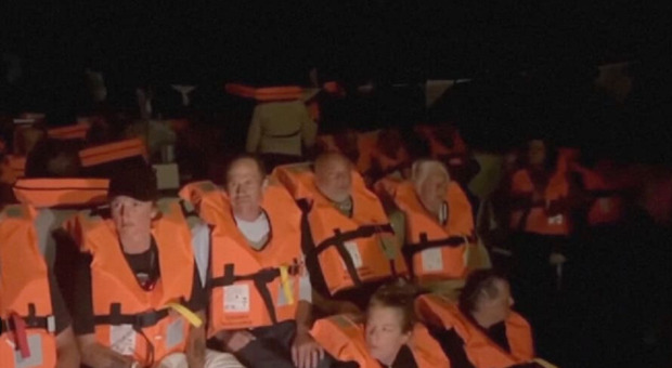 https://statics.cedscdn.it/photos/MED/2025/10/09/9116969_09153709_flotilla_arresti.jpg