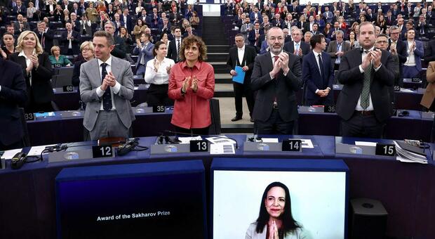 Nobel per la pace a María Corina Machado (che dedica il premio a Trump). La Casa Bianca: «Scelta politica»