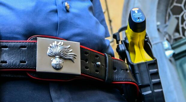 https://statics.cedscdn.it/photos/MED/2025/10/11/9121068_11163641_taser_carabinieri.jpg