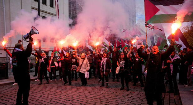 Norvegia-Israele, manifestazioni e proteste pro-Pal a Oslo: «Lasciate vivere i bambini». Fischi durante l'inno