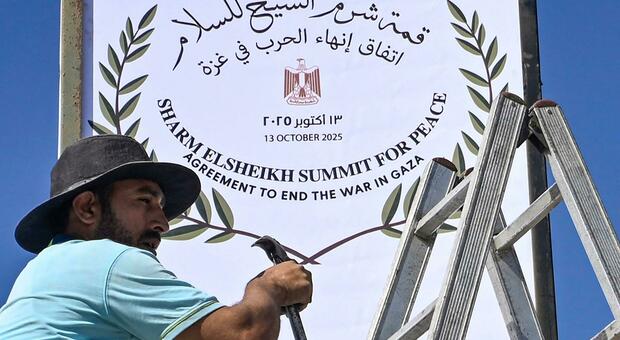 https://statics.cedscdn.it/photos/MED/2025/10/12/9123072_12221950_pace_gaza.jpg