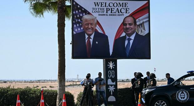 https://statics.cedscdn.it/photos/MED/2025/10/13/9124307_13113457_trump_sharm_elsheiku.jpg