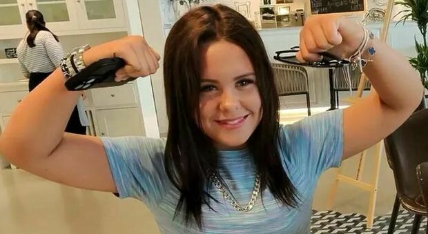 Muore improvvisamente a 13 anni mentre è al cinema con gli amici, il papà: «Gridavo, le tenevo la mano, ma sapevo che non c'era più»