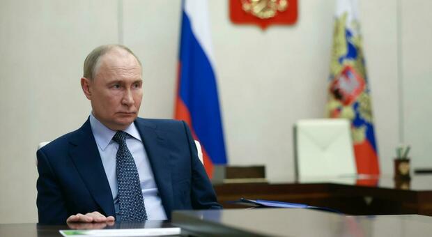 https://statics.cedscdn.it/photos/MED/2025/10/14/9126935_14181429_putin.jpg