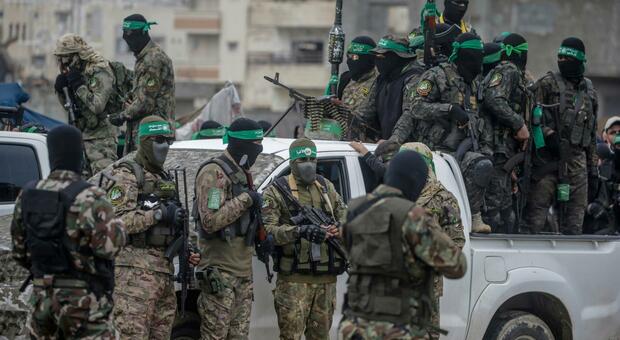 Gaza, Hamas consegna altri 2 corpi. Trump: «Se non rispetta i patti, dirò a Israele di attaccare»