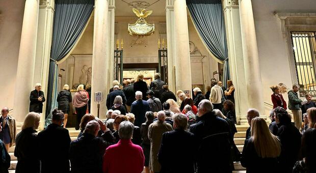 Fenice, annunciato mancato rinnovo degli abbonamenti. L'appello dei lavoratori: «Non voltate le spalle al teatro, è di chi lo fa vivere e di chi lo frequenta»