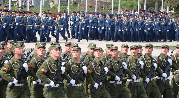 https://statics.cedscdn.it/photos/MED/2025/10/16/9130826_16125446_soldati_russi.jpg