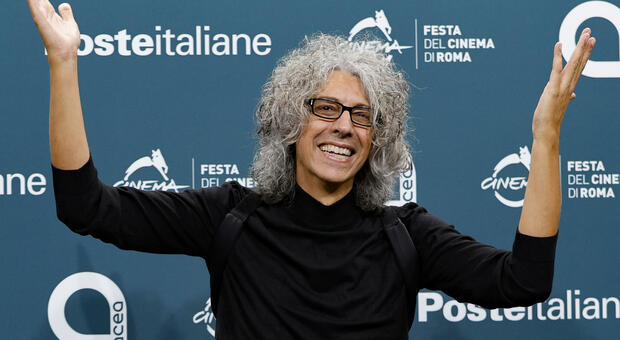 https://statics.cedscdn.it/photos/MED/2025/10/18/9135013_18144402_giovanni_allevi.jpg