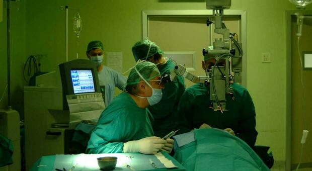 https://statics.cedscdn.it/photos/MED/2025/10/21/9140315_21103232_sala_operatoria.jpg