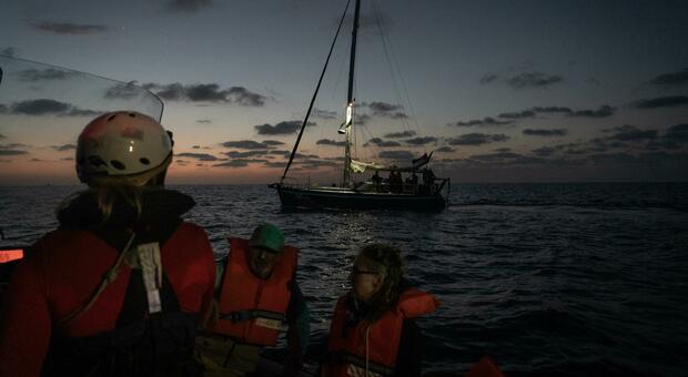 https://statics.cedscdn.it/photos/MED/2025/10/22/9142936_22170159_flotilla.jpg
