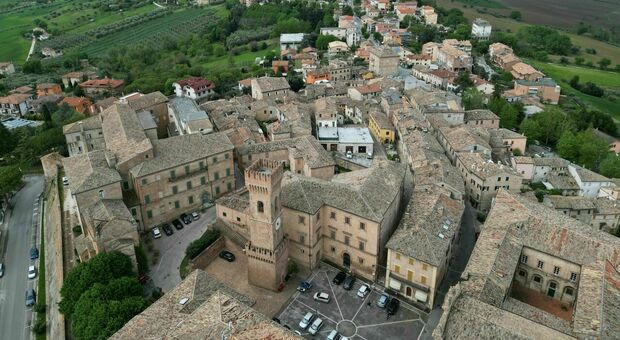  Ostra, il piccolo salotto d?arte con vista sulla bellezza 