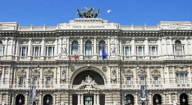 https://statics.cedscdn.it/photos/MED/2025/10/22/9143330_22223520_cassazione.jpg