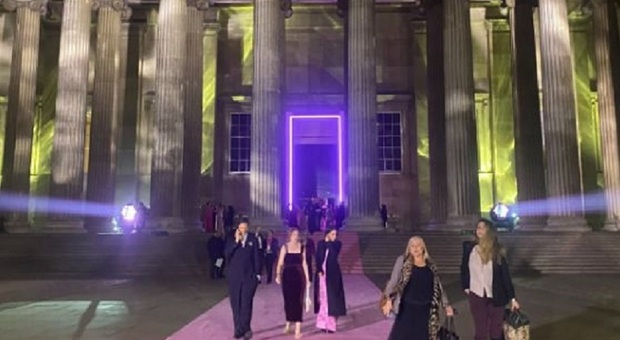 https://statics.cedscdn.it/photos/MED/2025/10/27/9152791_27182434_pinkgala_britishmuseum.jpg