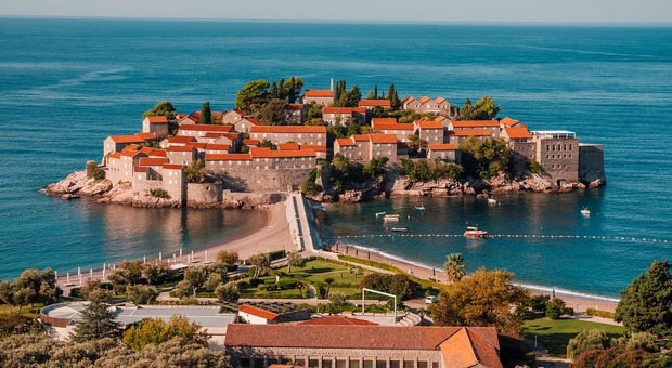  Montenegro, il Paese sull'Ardriatico che offre tutto: mare, montagne e bellezza sospesa 