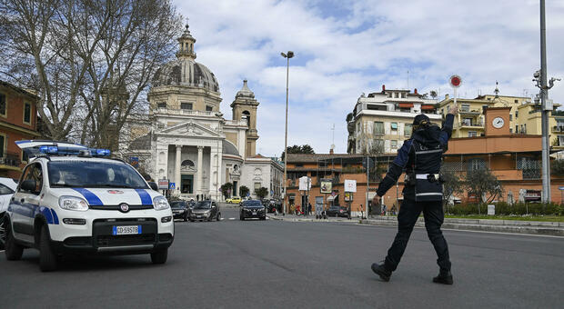 Un controllo durante una domenica ecologica a Roma