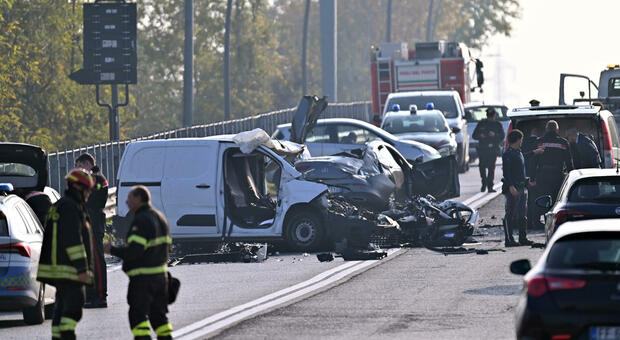 Huda prometna nesreča na obvoznici pri Bergamu zahtevala tri življenja