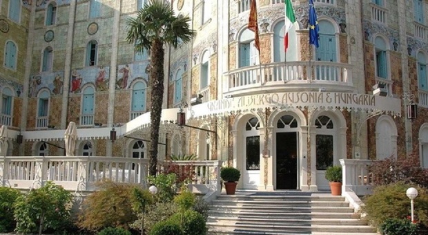 https://statics.cedscdn.it/photos/MED/2025/11/17/9193866_17065222_hotel_venezia.jpg