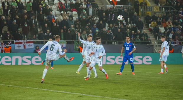 Irlanda del Nord, come gioca la possibile avversaria dell'Italia ai playoff: la formazione, l'allenatore, la stella, i precedenti con gli azzurri