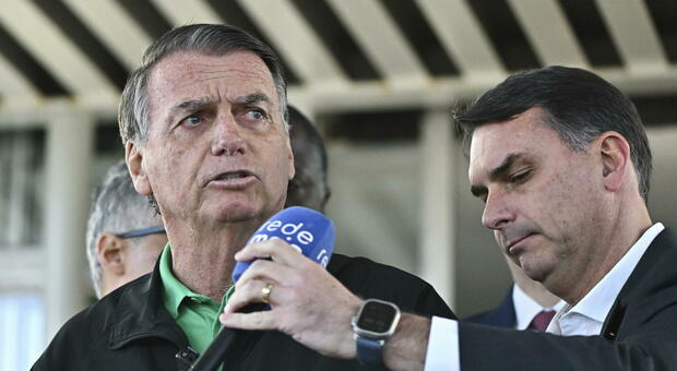 Bolsonaro, l'ex presidente arrestato in Brasile. «Misura cautelare per garantire l'ordine pubblico»