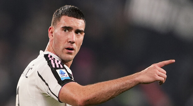 Fiorentina-Juve, cori razzisti contro Vlahovic: partita interrotta, ecco cosa è successo