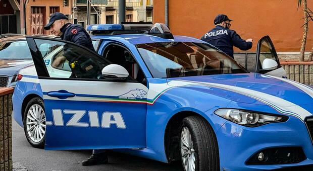 https://statics.cedscdn.it/photos/MED/2025/11/24/9208109_24133121_polizia.jpg