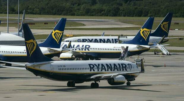 https://statics.cedscdn.it/photos/MED/2025/11/26/9212475_26170234_8917697_6789942_02200414_ryanair_voli_low_cost.jpg