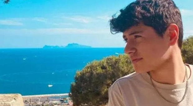 Ristorante v Neaplju obsojen zaradi smrti 15-letnika po zaužitju sušija, zdravnik oproščen